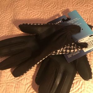 ✨NWT✨Isotoner gloves. Brand new, never worn.